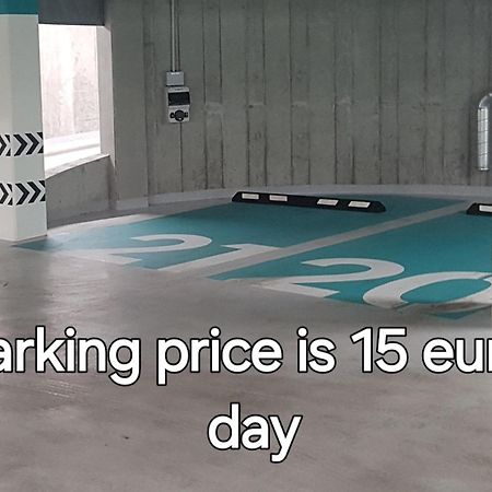 Happy Inn Classical Style, Self Check-In, Parking In The Underground Garage VNO Exterior photo