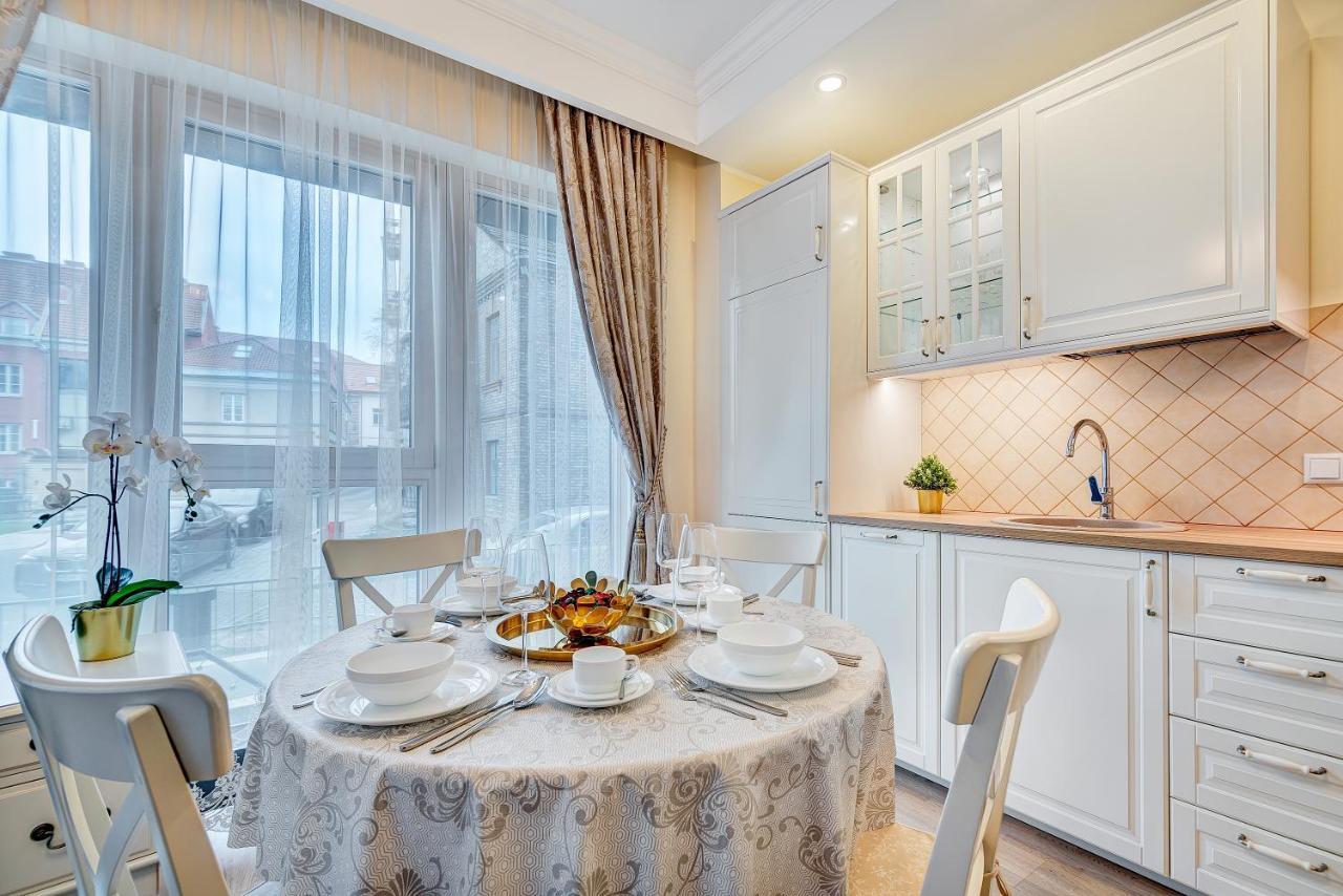 Happy Inn Classical Style, Self Check-In, Parking In The Underground Garage VNO Exterior photo