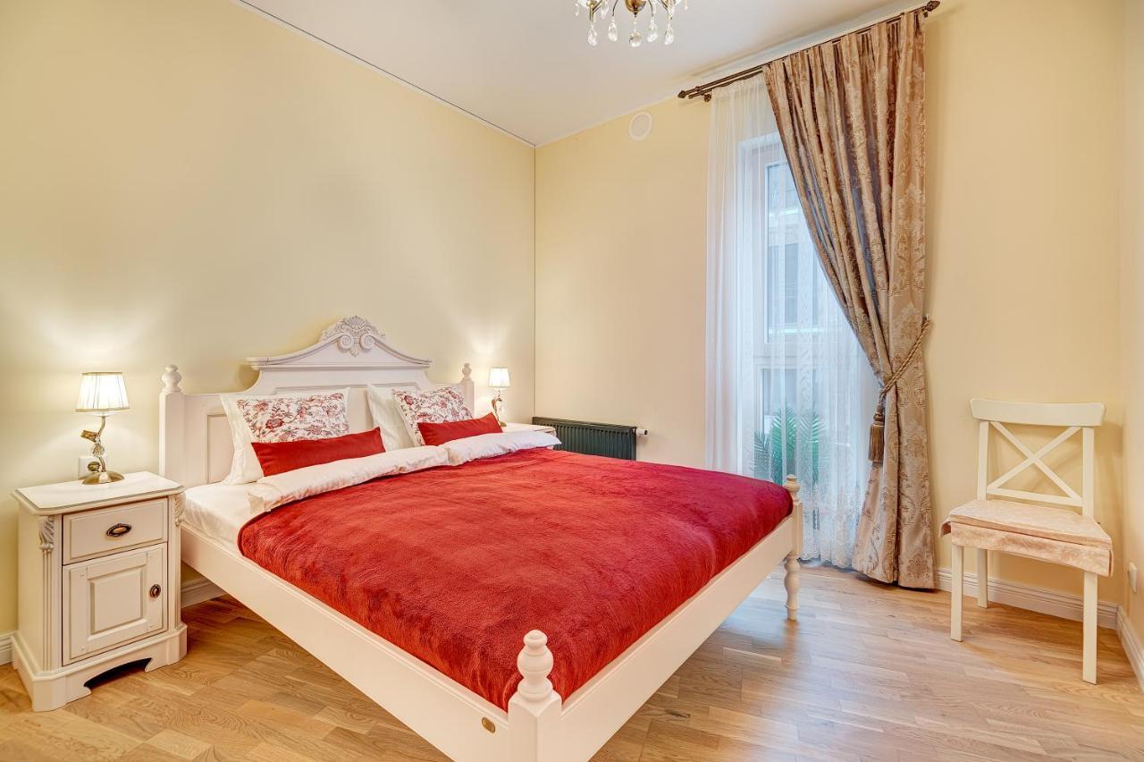 Happy Inn Classical Style, Self Check-In, Parking In The Underground Garage VNO Exterior photo