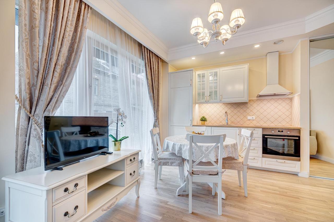 Happy Inn Classical Style, Self Check-In, Parking In The Underground Garage VNO Exterior photo