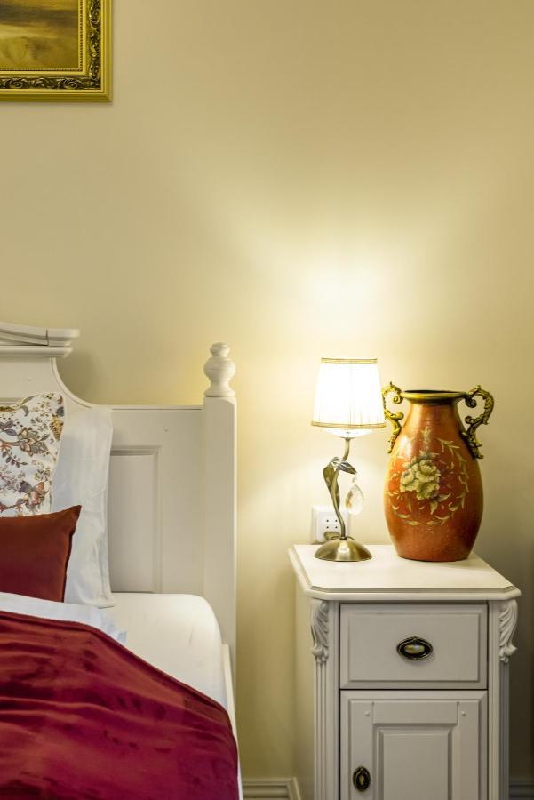 Happy Inn Classical Style, Self Check-In, Parking In The Underground Garage VNO Exterior photo