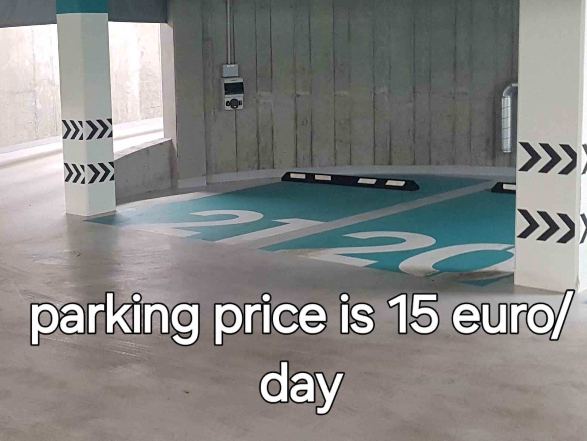 Happy Inn Classical Style, Self Check-In, Parking In The Underground Garage VNO Exterior photo
